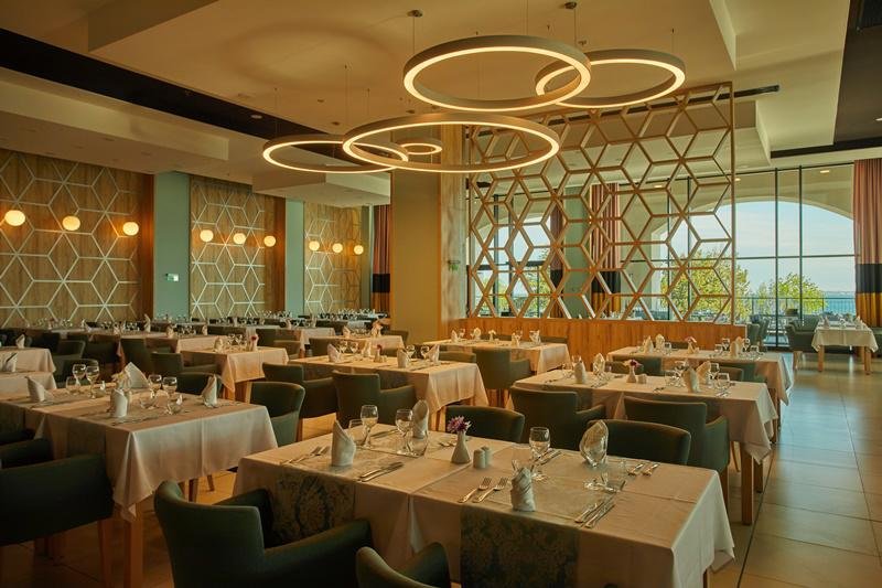 Napospart utazás Secrets Sunny Beach Resort & Spa