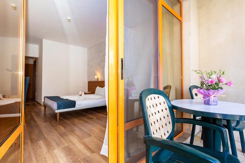 Napospart utazás Sunrise Family Resort