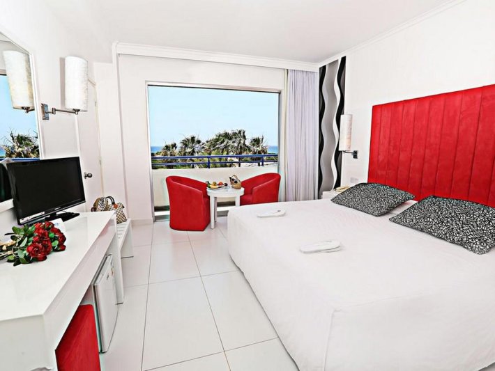 Dél-Ciprus utazás The Dome Beach Hotel & Resort