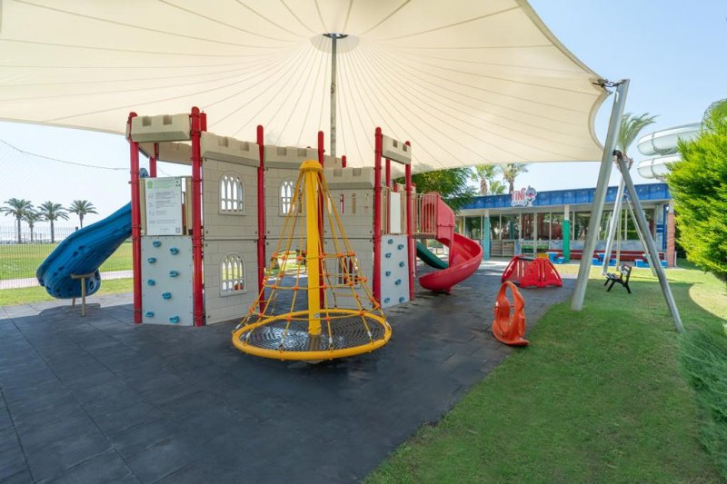 Antalya utazás Titanic Beach Lara