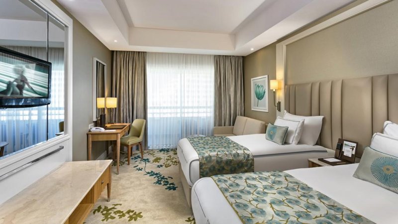 Antalya utazás Titanic Beach Lara