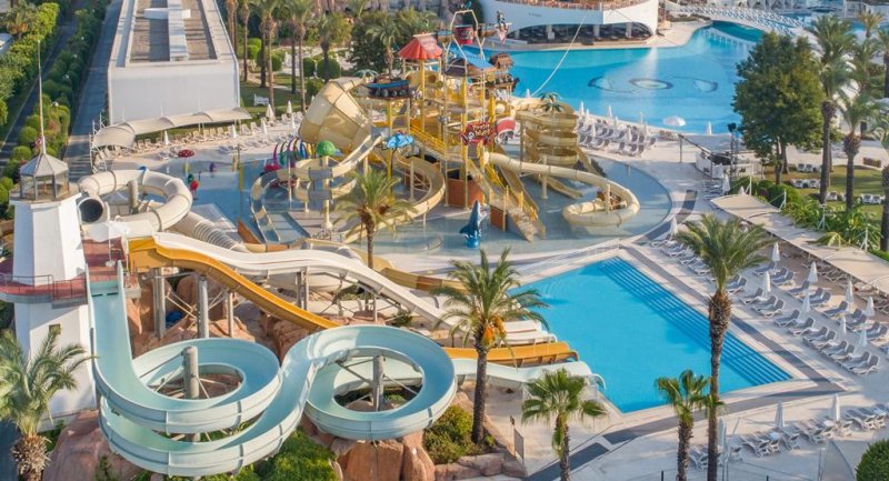 Antalya utazás Titanic Beach Lara