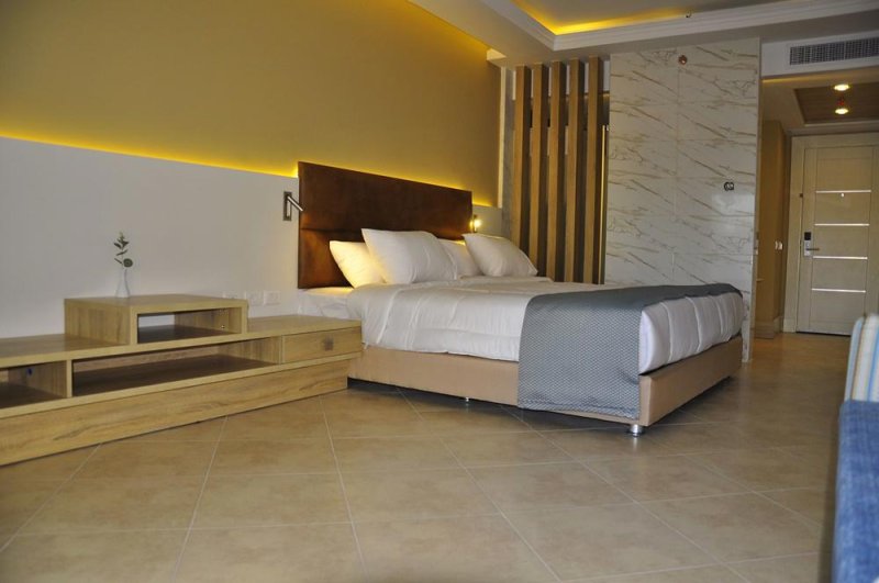 Hurghada utazás Titanic Royal