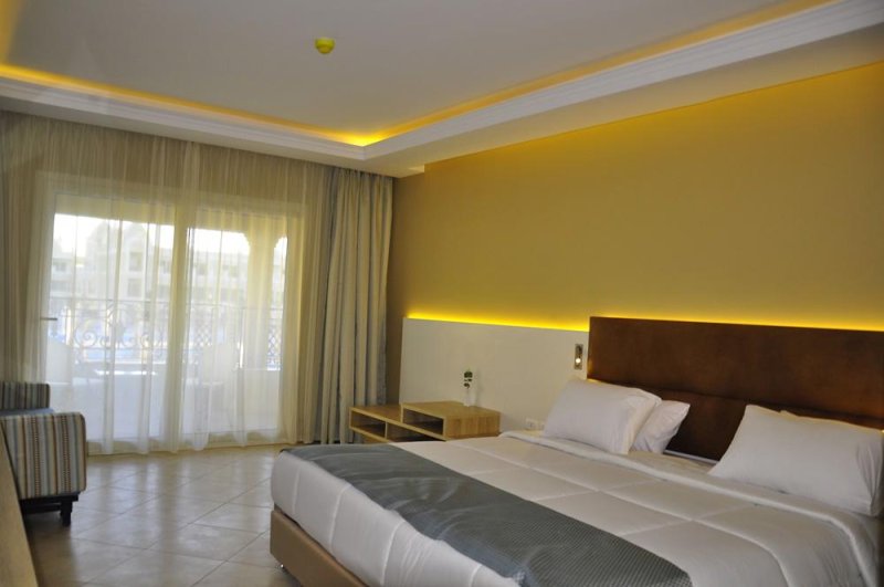 Hurghada utazás Titanic Royal