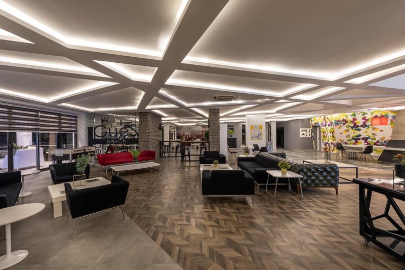 Alanya utazás White City Beach