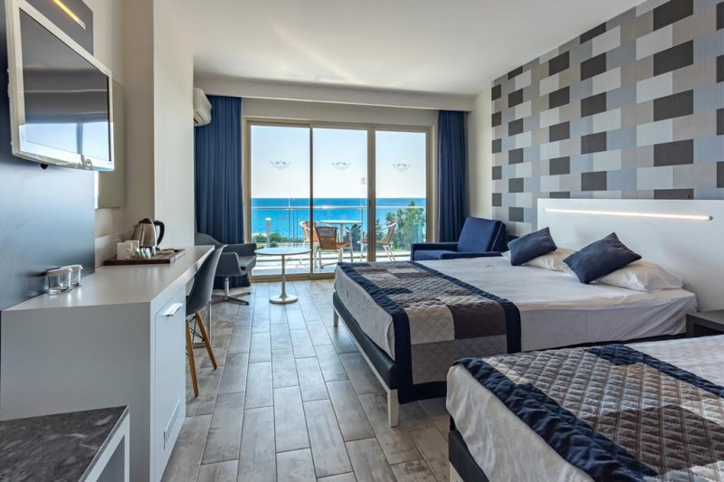 Alanya utazás White City Beach