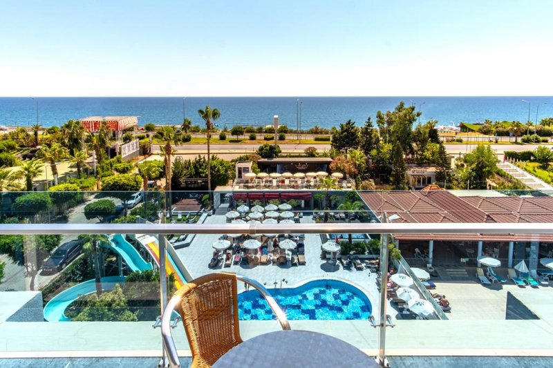 Alanya utazás White City Beach