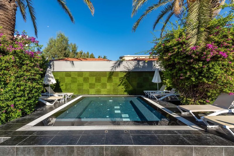 Alanya utazás White City Beach