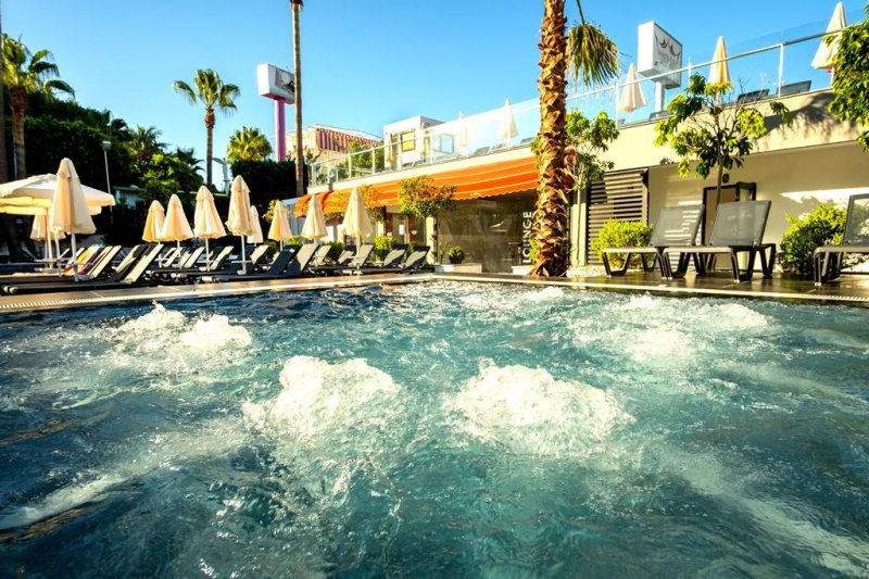 Alanya utazás White City Beach