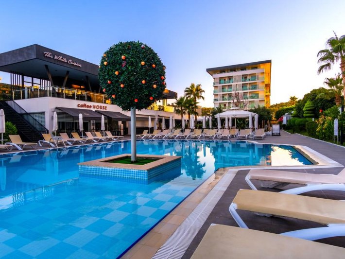 Alanya utazás White City Resort