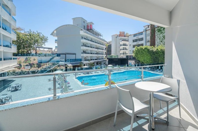 Alanya utazás Avena Resort