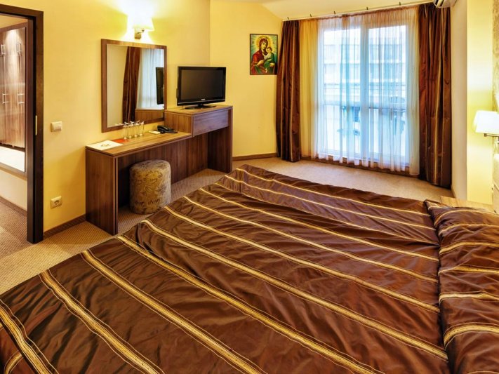 Napospart utazás Forum Hotel