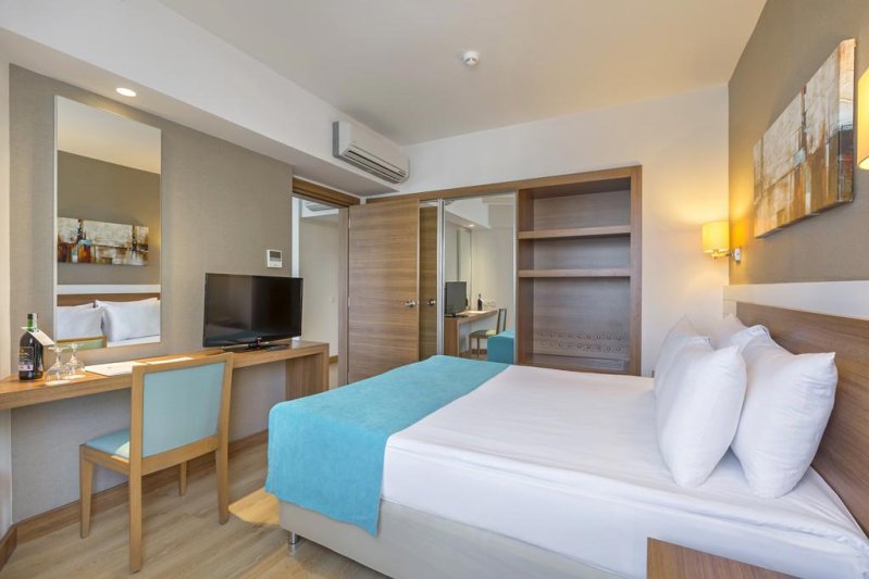 Antalya utazás Grand Park Lara