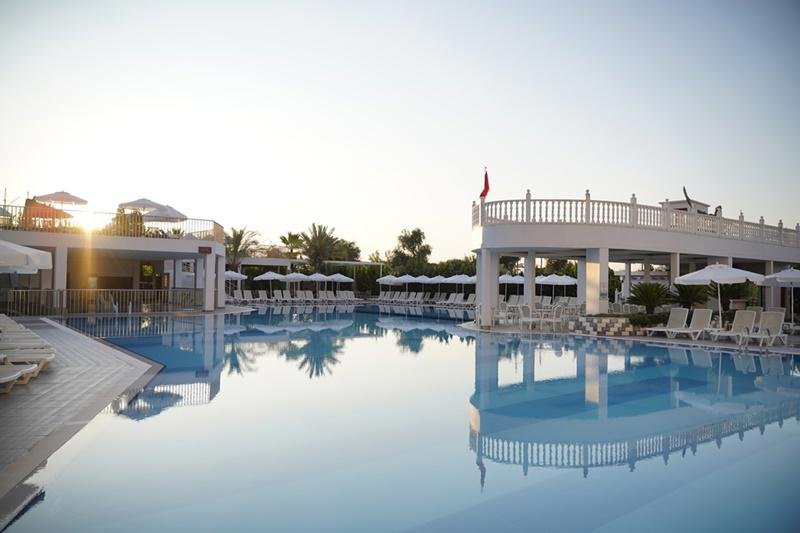 Side utazás J adore Deluxe Hotel & Spa