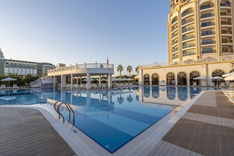 Side utazás J adore Deluxe Hotel & Spa