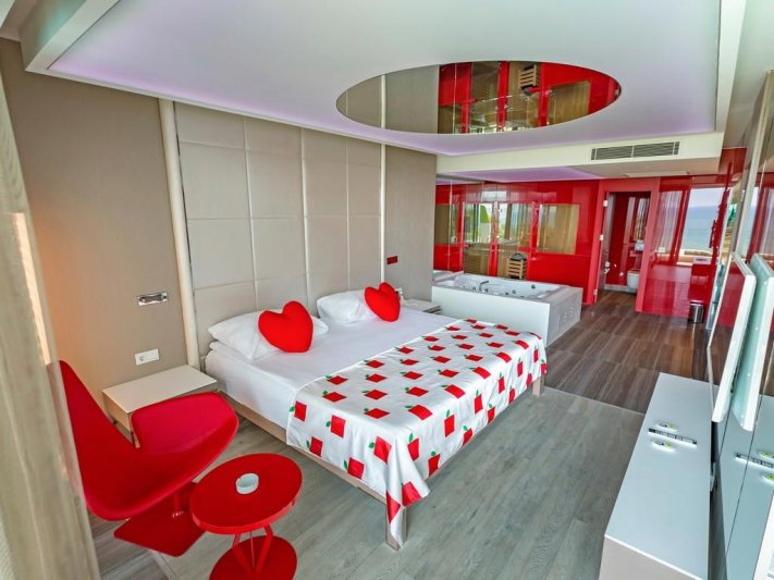 Belek utazás Adam & Eve