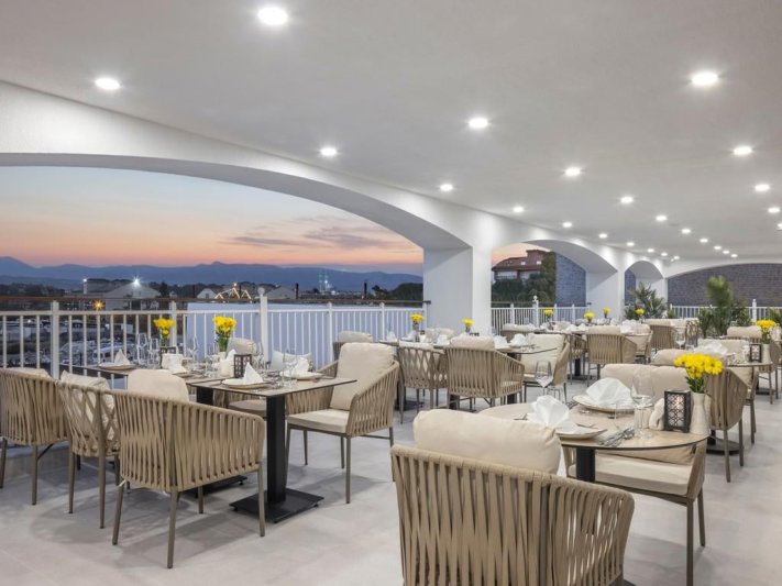 Arcanus Hotels Trendline Side Side