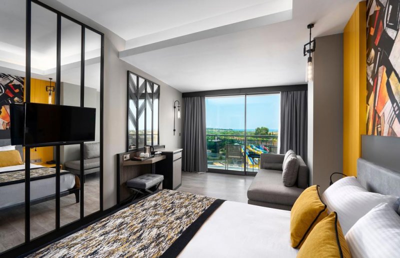 Arnor Deluxe Hotel & Spa Side