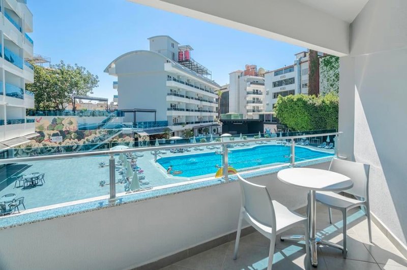 Alanya utazás Avena Resort