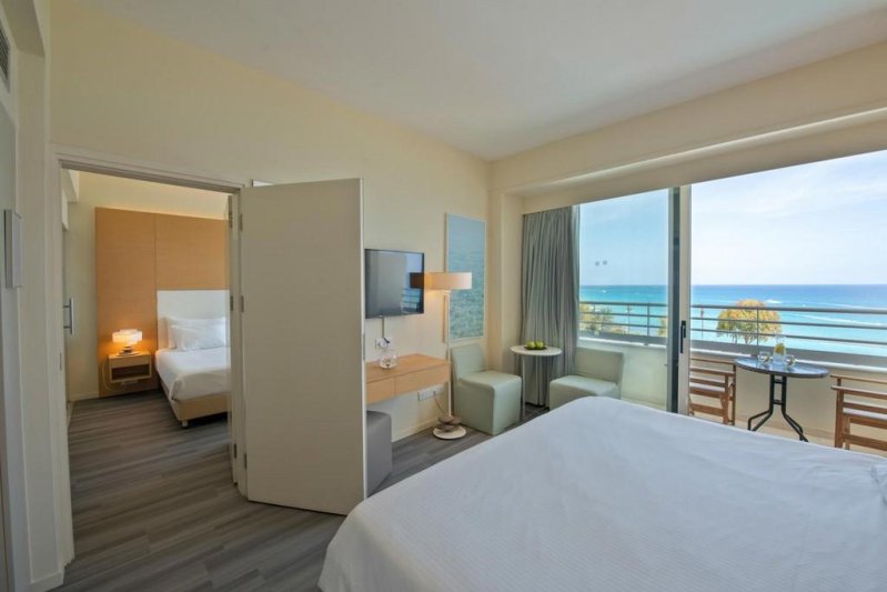 Dél-Ciprus utazás Capo Bay Hotel