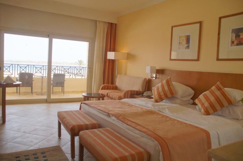 Hurghada utazás Cleopatra Luxury