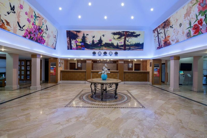 Kemer utazás Crystal Flora Beach Resort