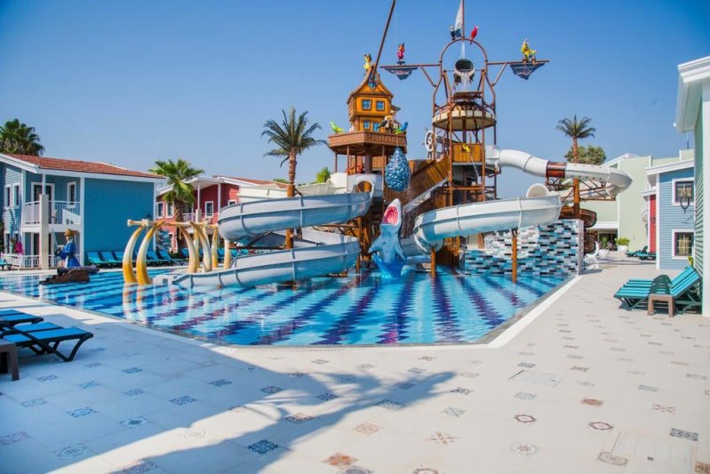 Belek utazás Crystal World Of Colours Comfort Collection