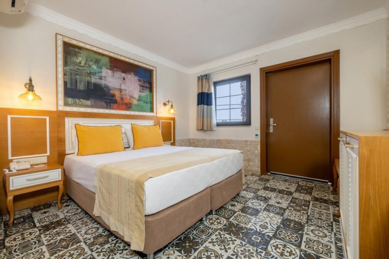 Belek utazás Crystal World Of Colours Comfort Collection