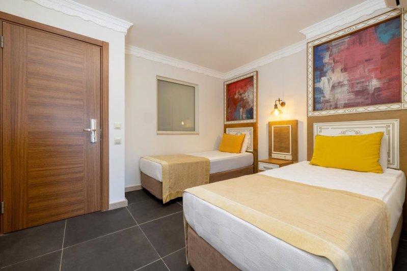 Belek utazás Crystal World Of Colours Comfort Collection