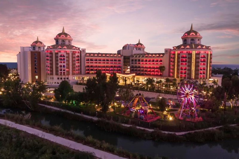 Antalya utazás Delphin BE Grand Resort