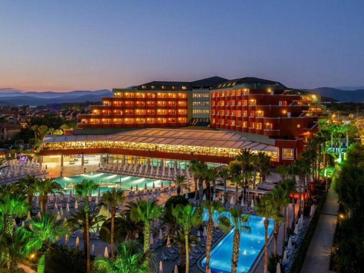 Alanya utazás Delphin Deluxe Resort