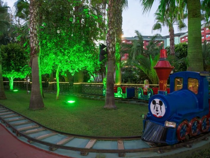 Alanya utazás Delphin Deluxe Resort