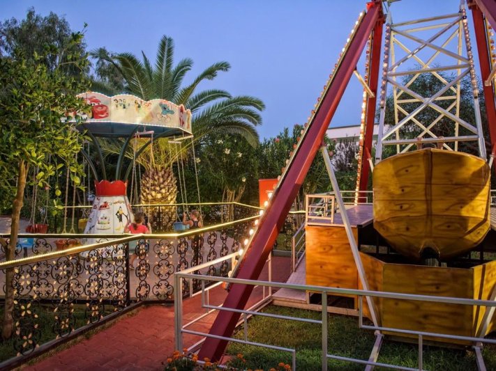 Alanya utazás Delphin Deluxe Resort