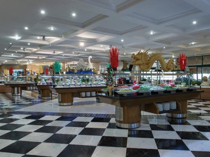 Alanya utazás Delphin Deluxe Resort