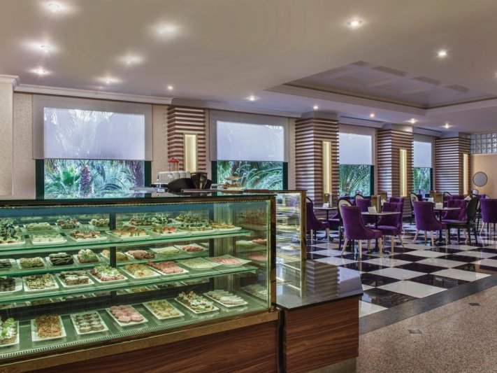 Alanya utazás Delphin Deluxe Resort