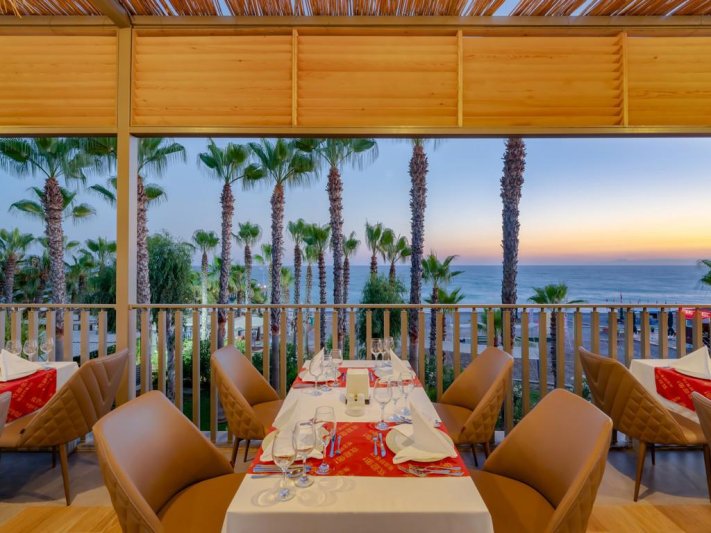 Alanya utazás Delphin Deluxe Resort