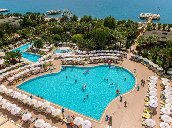 Alanya utazás Delphin Deluxe Resort