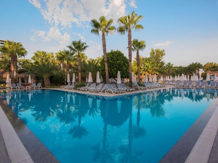 Alanya utazás Delphin Deluxe Resort