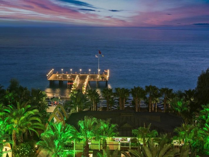 Alanya utazás Delphin Deluxe Resort