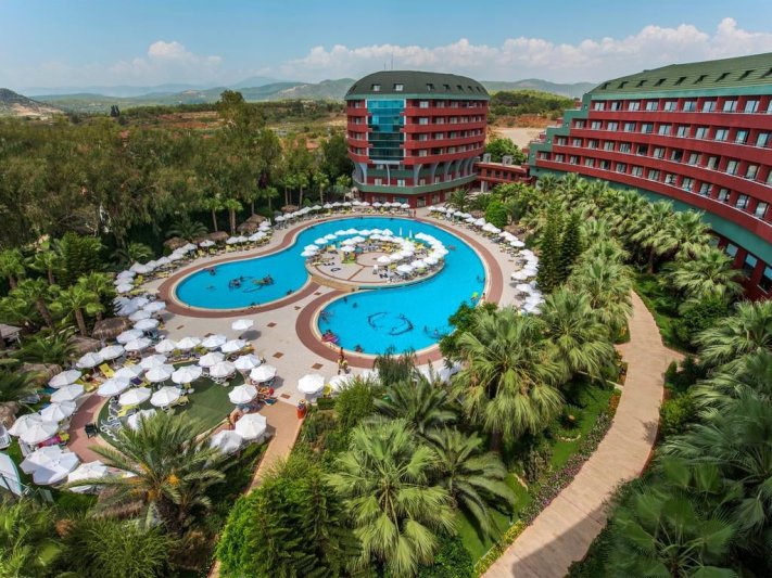 Alanya utazás Delphin Deluxe Resort