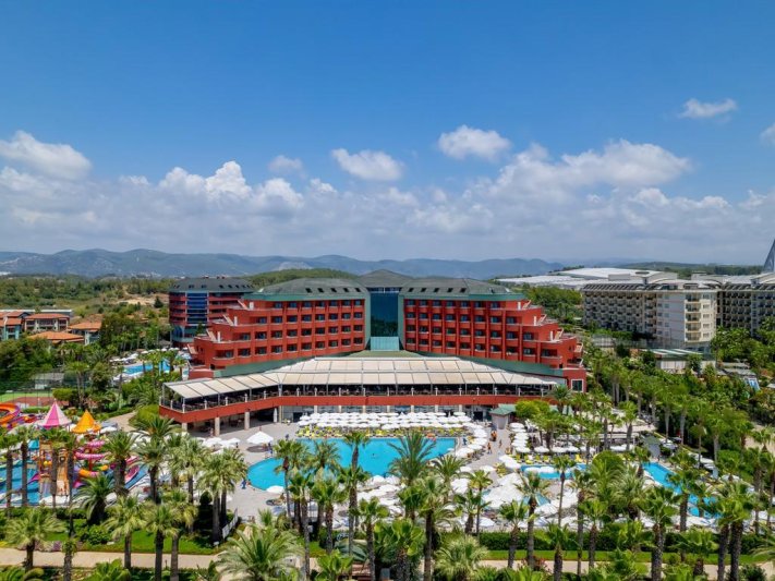 Alanya utazás Delphin Deluxe Resort