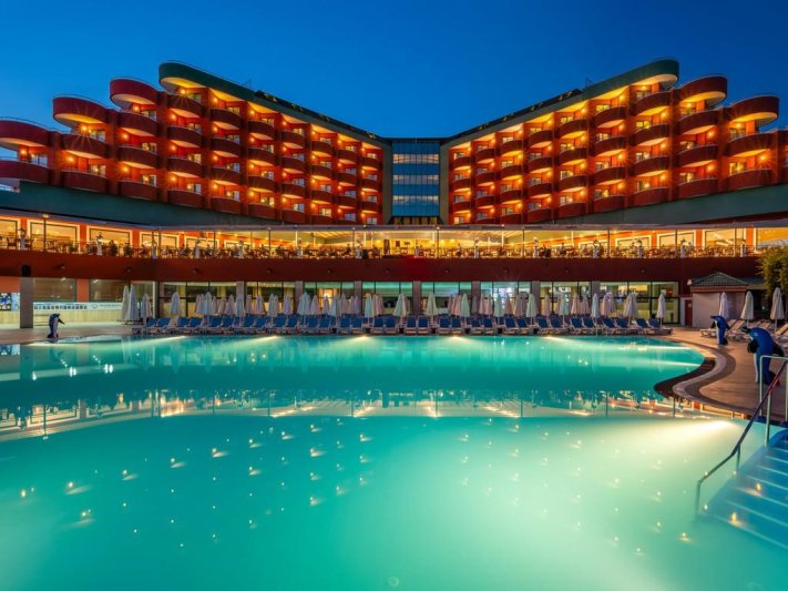 Alanya utazás Delphin Deluxe Resort