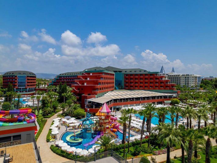 Alanya utazás Delphin Deluxe Resort