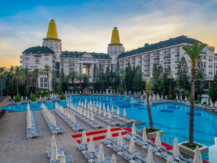 Antalya utazás Delphin Diva