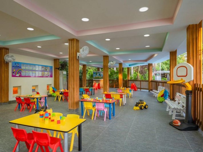 Antalya utazás Delphin Diva