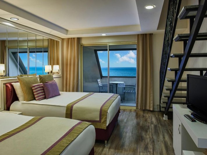 Antalya utazás Delphin Diva