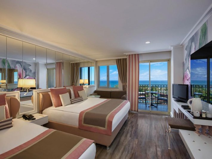 Antalya utazás Delphin Diva