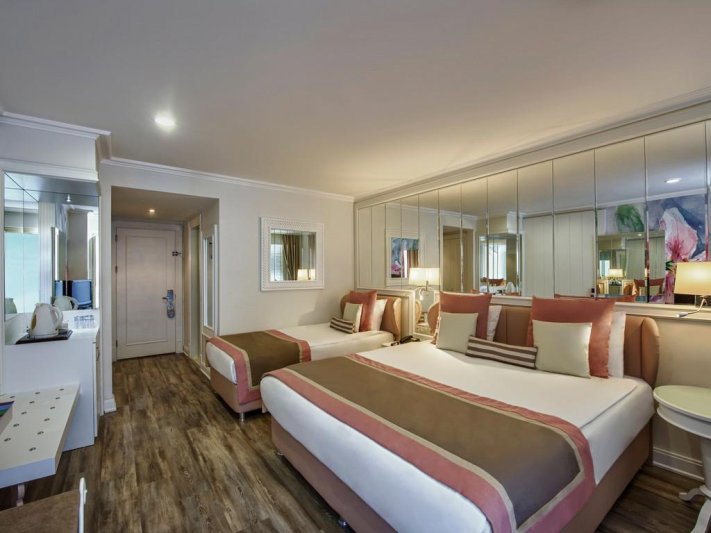 Antalya utazás Delphin Diva