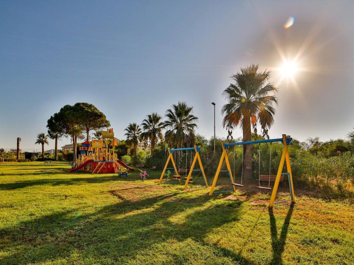 Diamond De Luxe Hotel & Spa Side