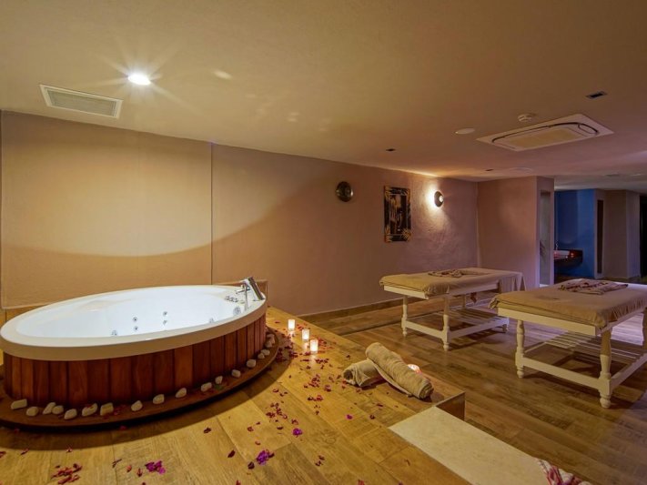 Diamond Elite Hotel & Spa Side